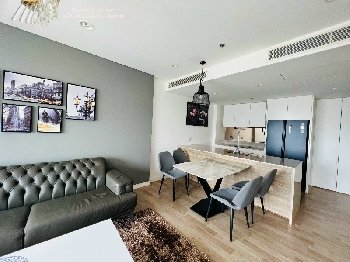  Cool one bedroom City Garden Phase 2 for rent – ID: 6CG042426002

Size: 69sqm
Number of bedroom: 1 bedroom, 1 bath room
Fully furnished
– Rental Price: call 0946895301
– Address: 59 Ngo Tat To, Binh Thanh district